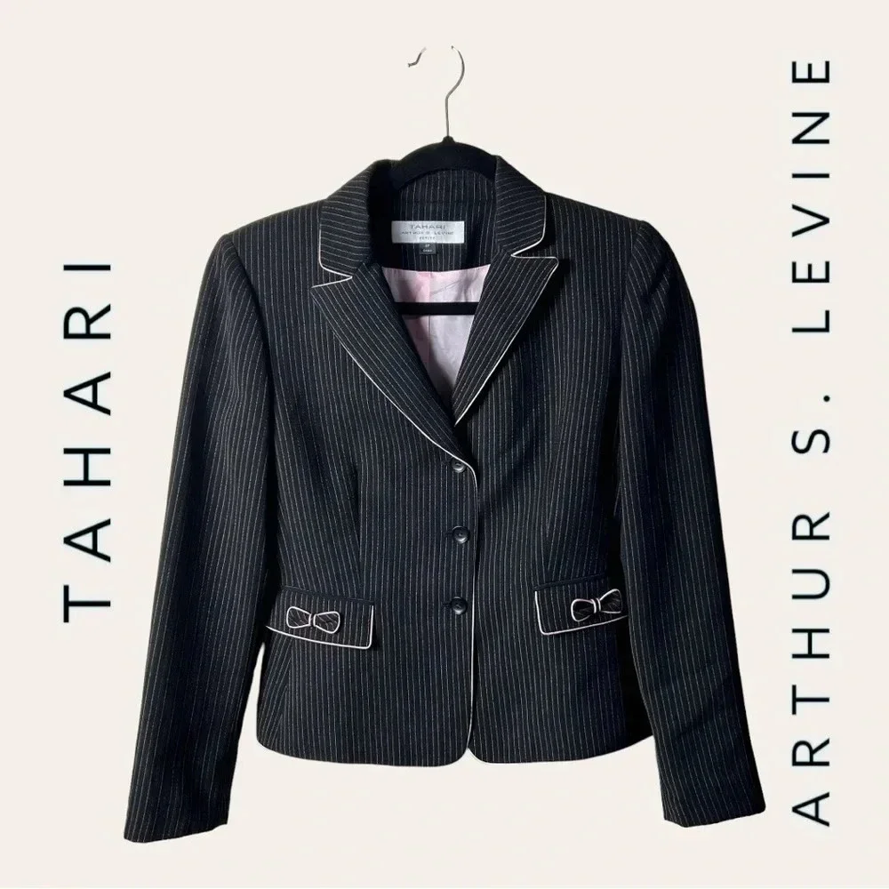 1102. TAHARI ARTHUR S. LEVINE BLAZER PIN STRIPE BACK AND PINK SIZE‎ 4P